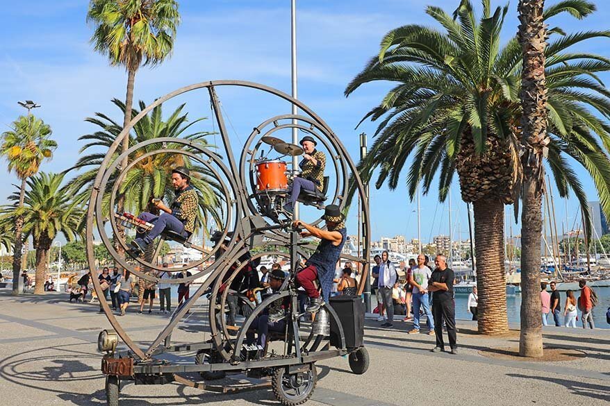 Street performers in Barcelona