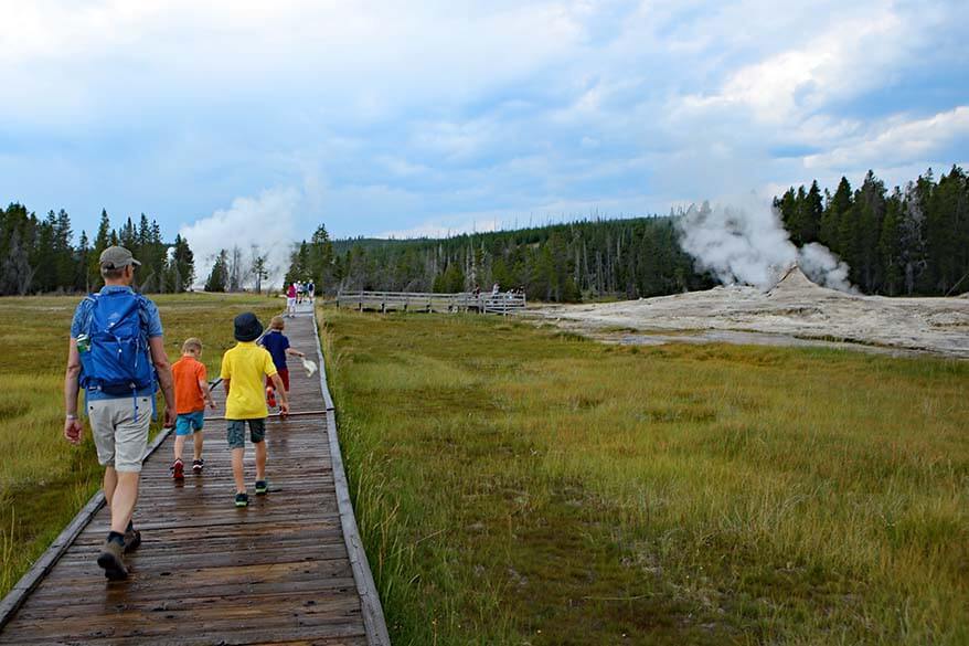 Guide to visiting the Upper Geyser Basin in Yellowstone