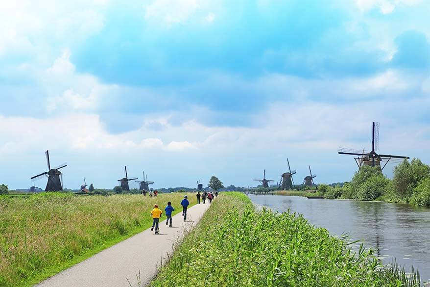 Kinderdijk walking and bicycling paths