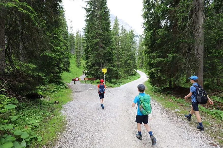 Hiking trail 34 to Seebensee in Ehrwald