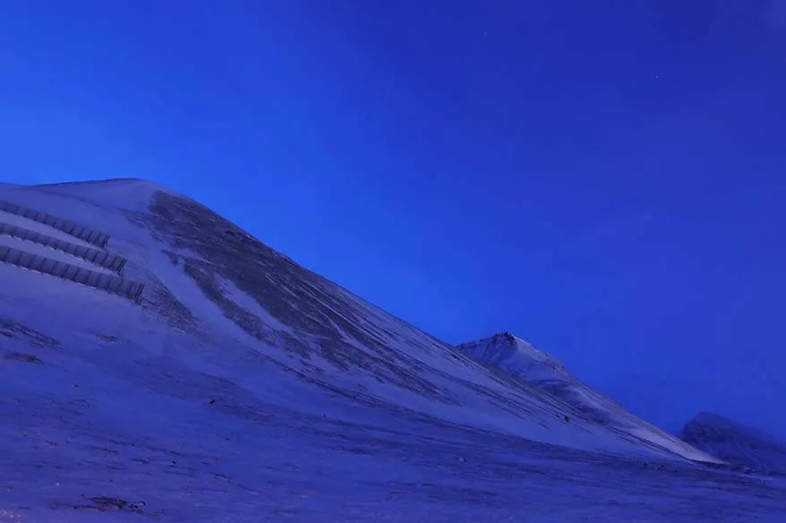 Blue light in February in Svalbard