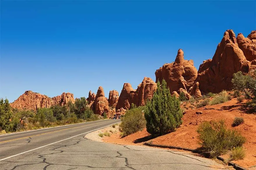 Arches NP road near the Devils Garden area