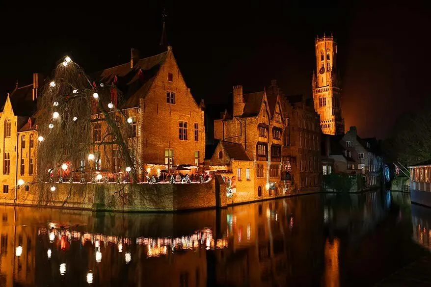 Rozenhoedkaai in Bruges at night