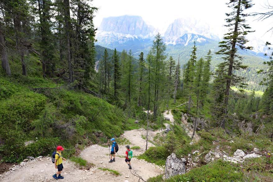 Hiking trail between Lago Federa and Ru Curto