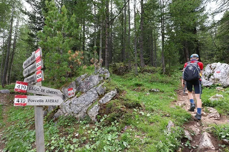 Lago de Limides and Forcella Averau hiking trail signs in the Italian Dolomites