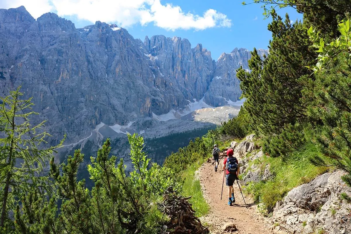 Dolomites mountain scenery on the Lago di Sorapis hike