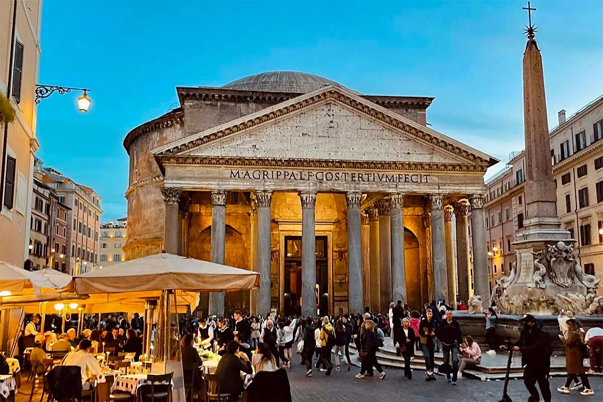 Pantheon, Piazza della Rotonda in Rome