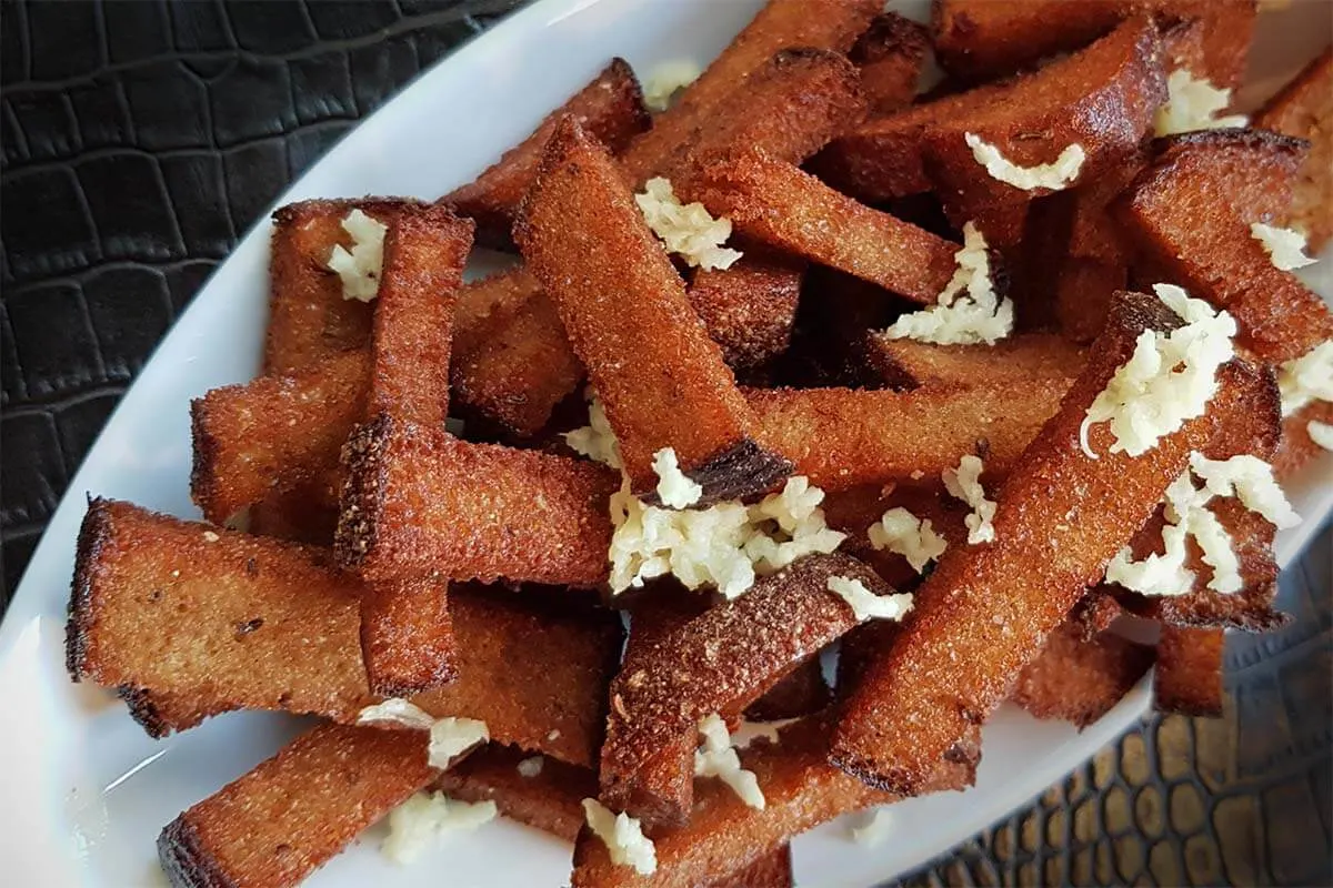 Kepta duona - Lithuanian fried bread with garlic