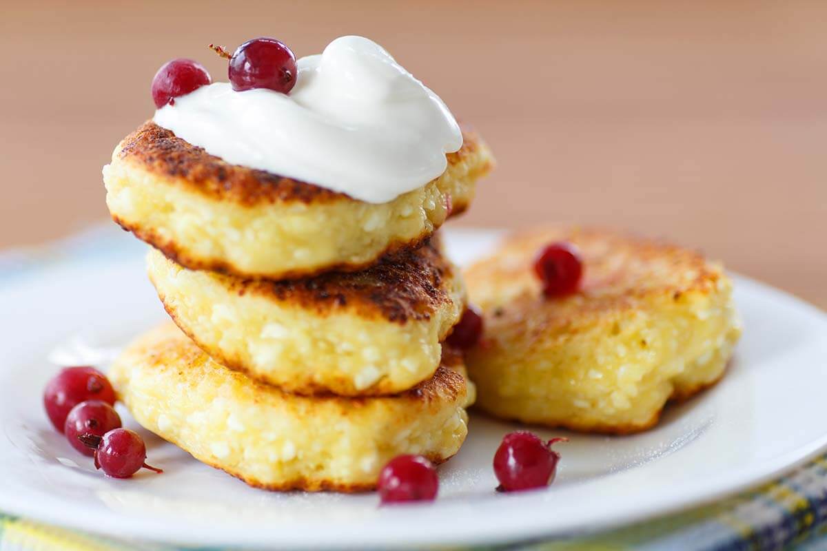 Kepti varskeciai - Lithuanian cottage cheese pancakes