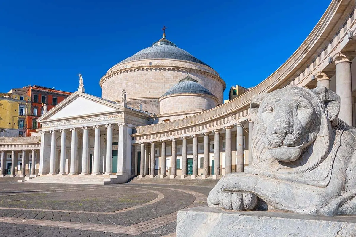 Piazza del Plebiscito in Naples