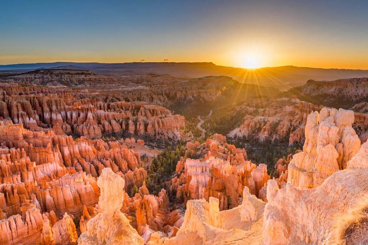 Sunrise in Bryce Canyon