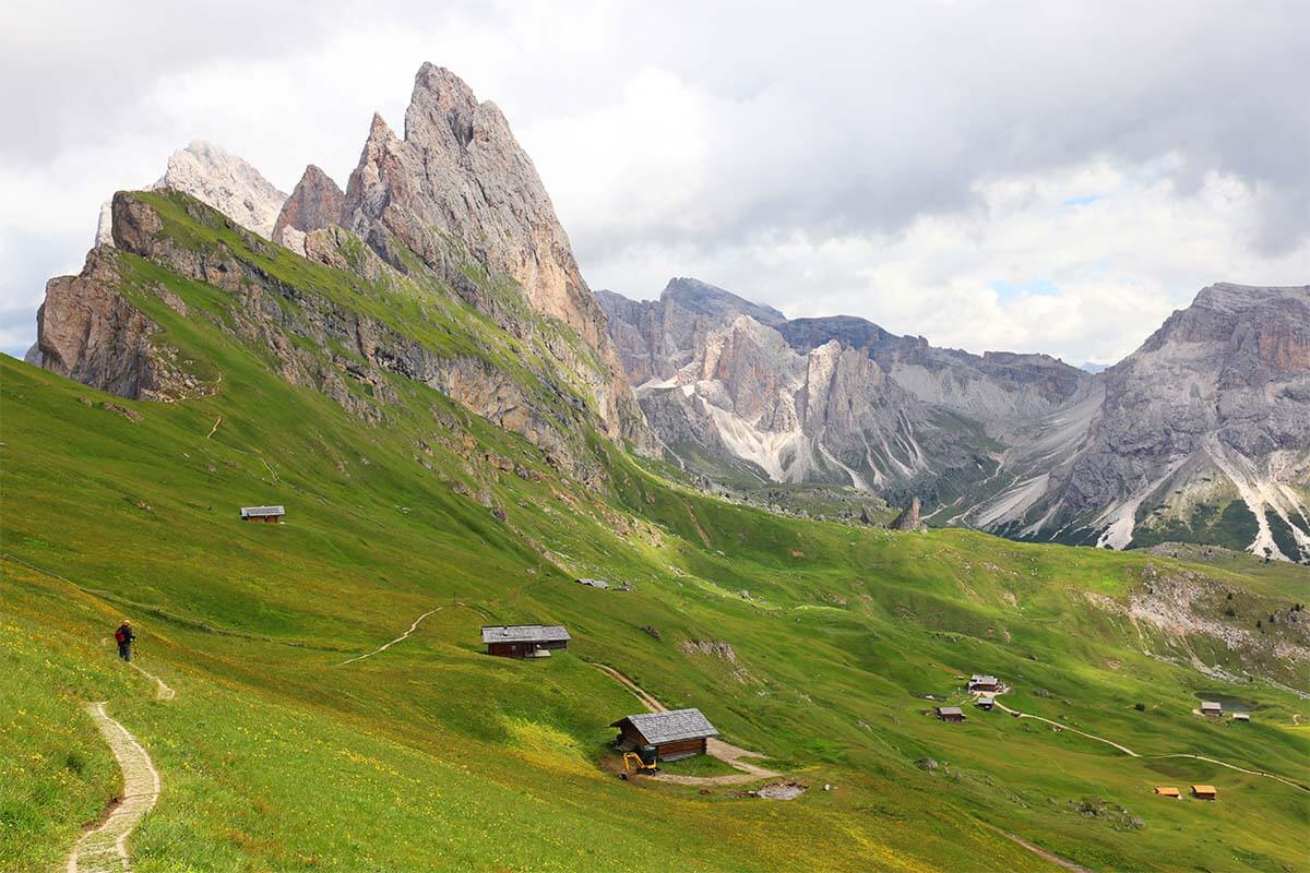 Where to Stay in The Dolomites: 2 BEST Areas for Summer Visit (Hiking + Sightseeing)