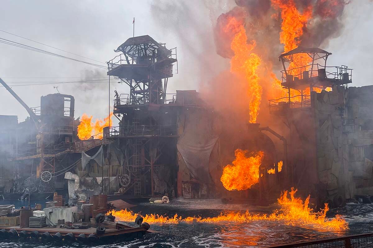 Universal Studios Hollywood - WaterWorld show