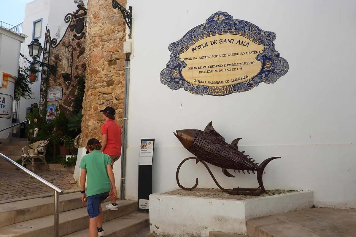 Albufeira old town - Porta de Sant Ana