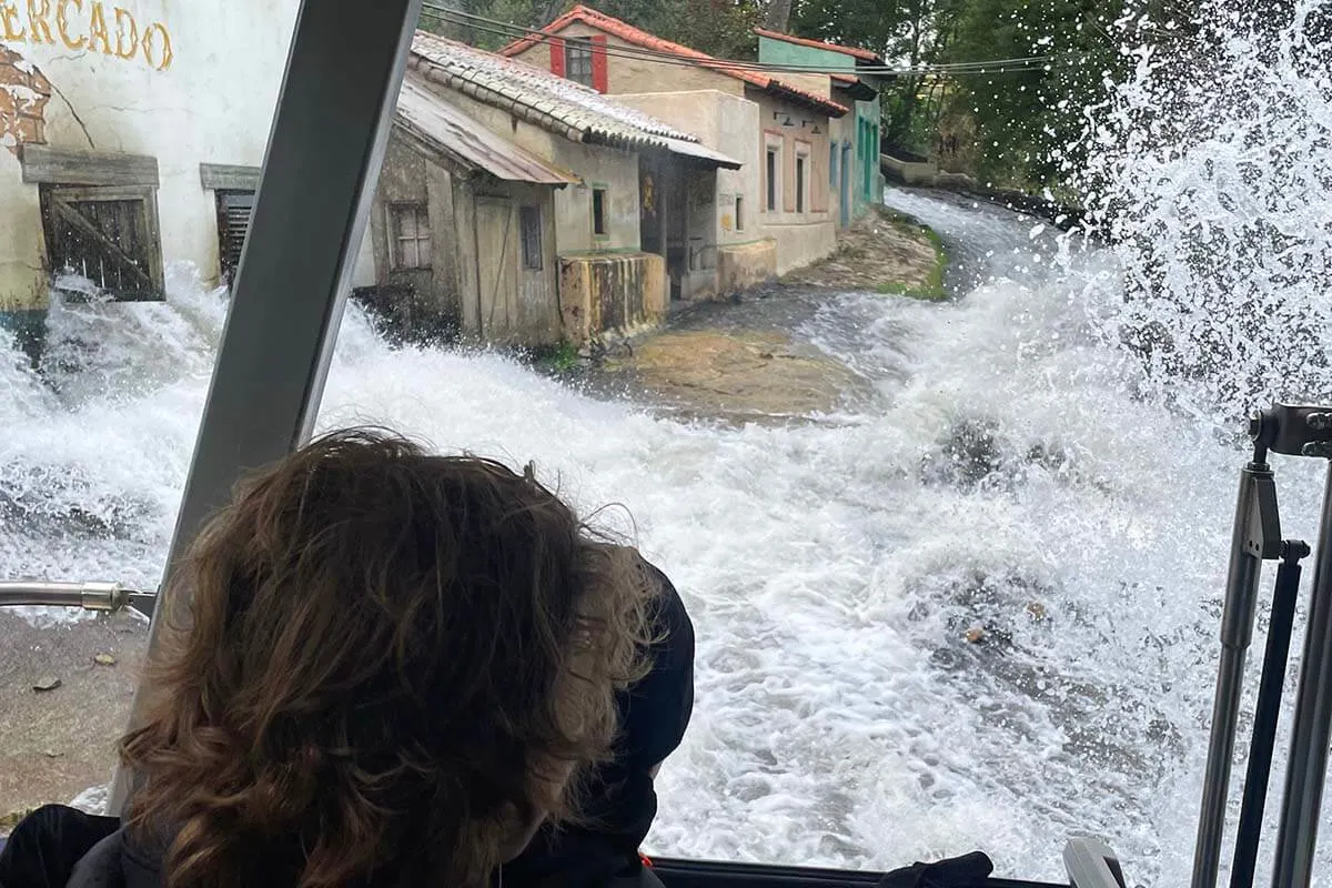 Hollywood movie set insinuating flood - Universal Studios tour