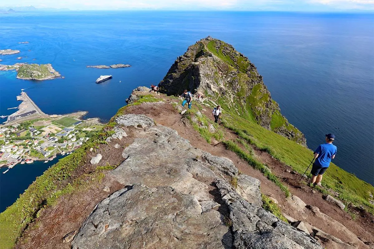 Best things to do in Lofoten - Reinebringen hike