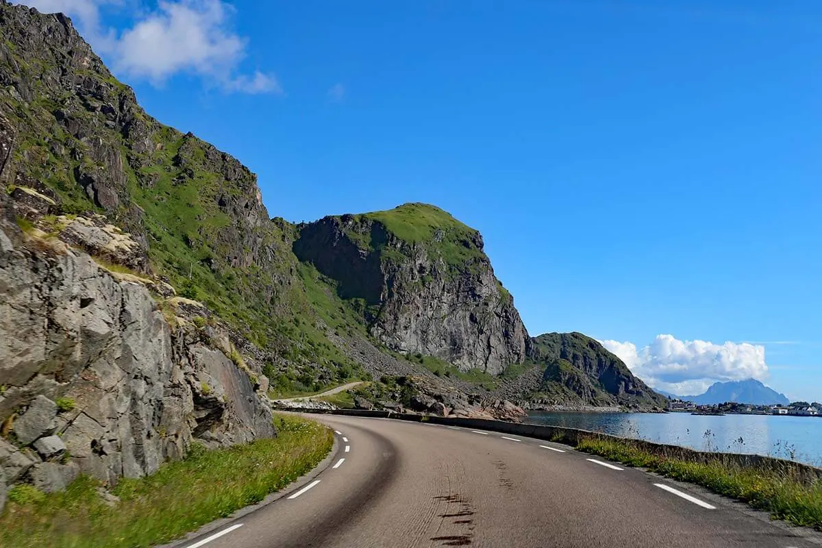 Steineveien scenic road in Lofoten