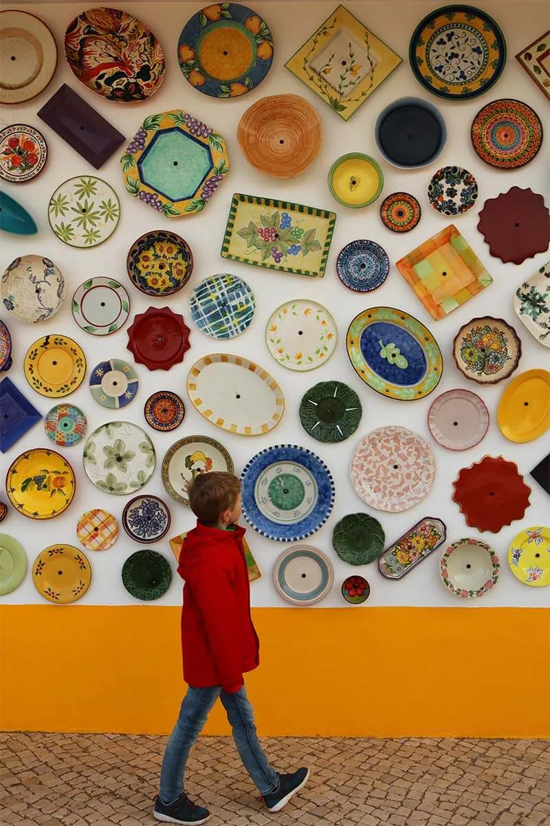 Colorful plates at Artesanato A Mo pottery store in Sagres Algarve