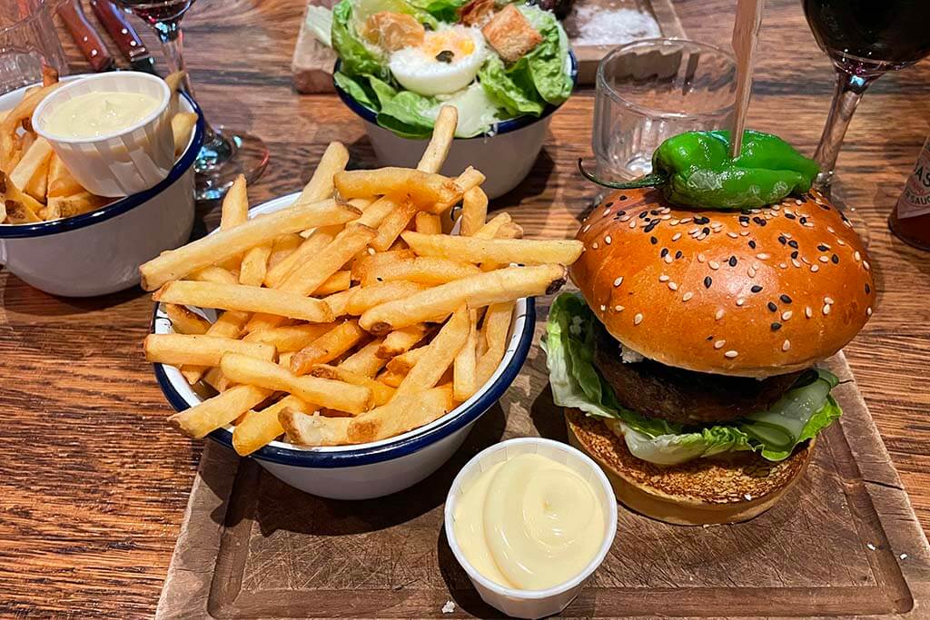 Hamburger at Cannibale Royale Rozengracht restaurant in Amsterdam