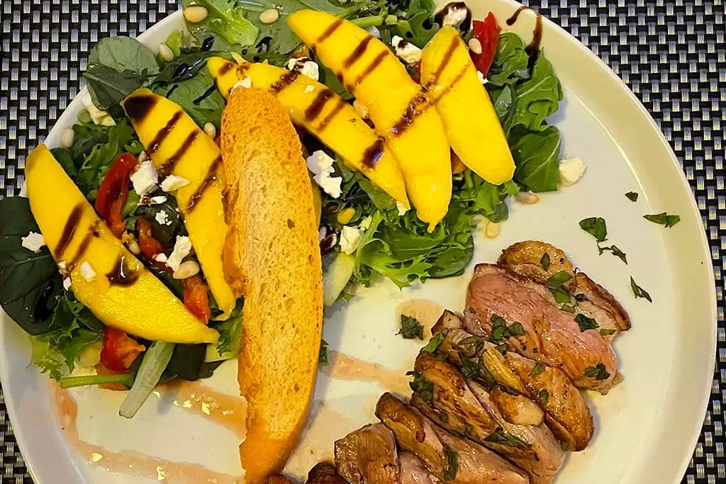 Mango and duck salad at Staar Restaurant in Albufeira