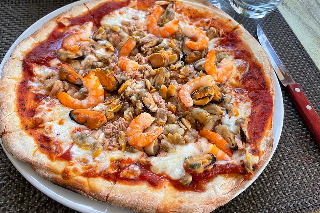 Pizza 'Albufeira' at il Brigante Restaurant in Albufeira old town