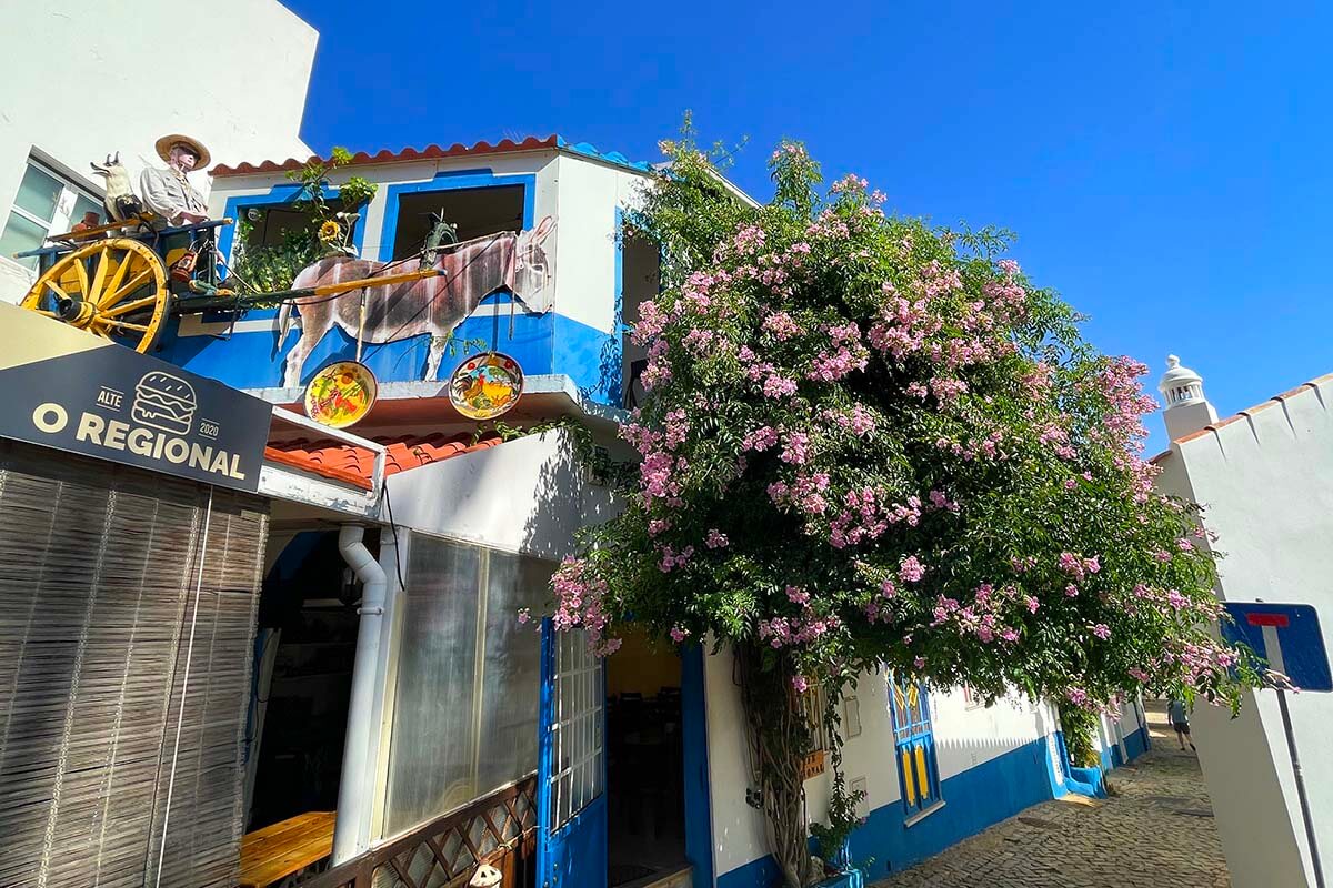 O Regional cafe in Alte Portugal