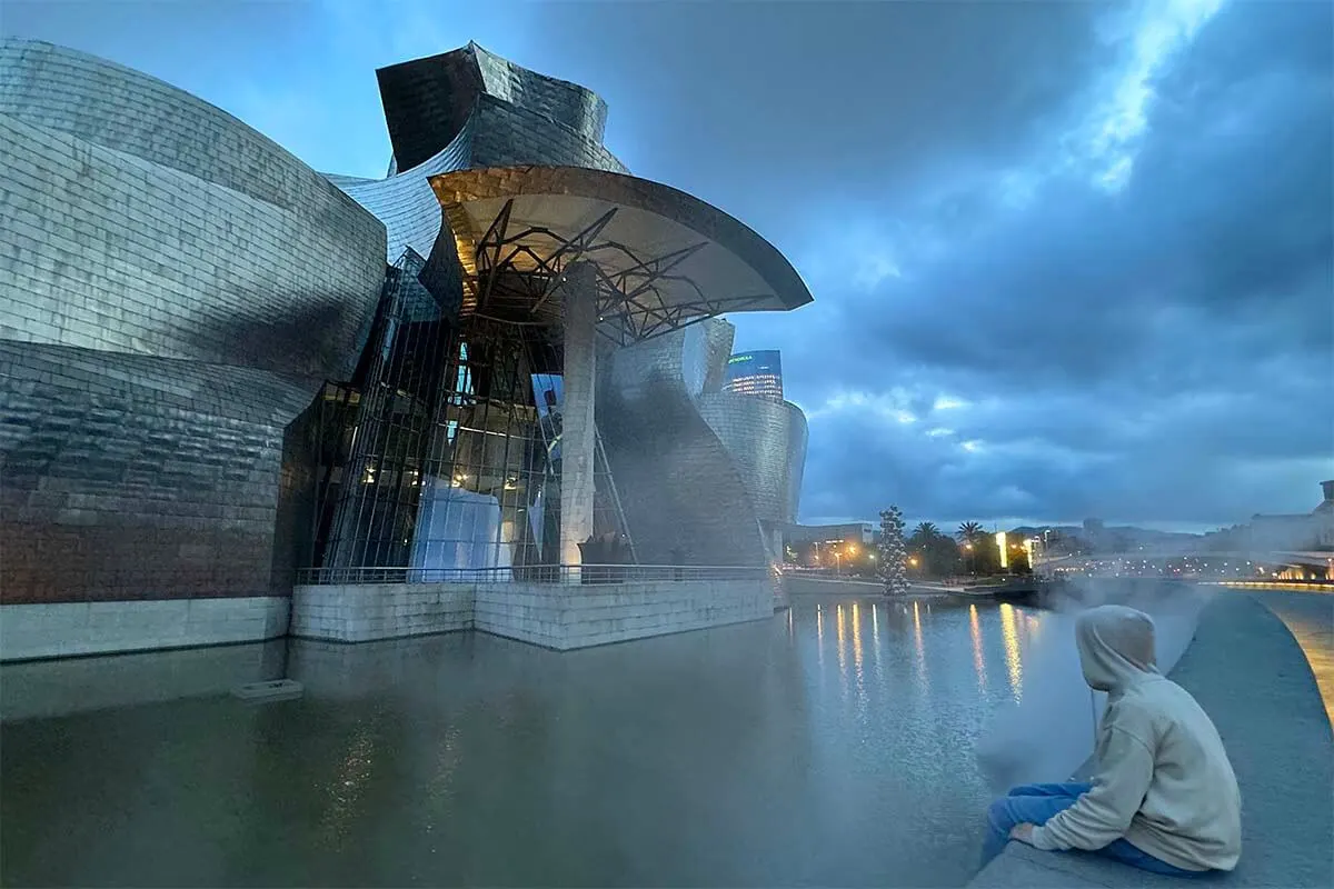 Bilbao Guggenheim Museum FOG art display